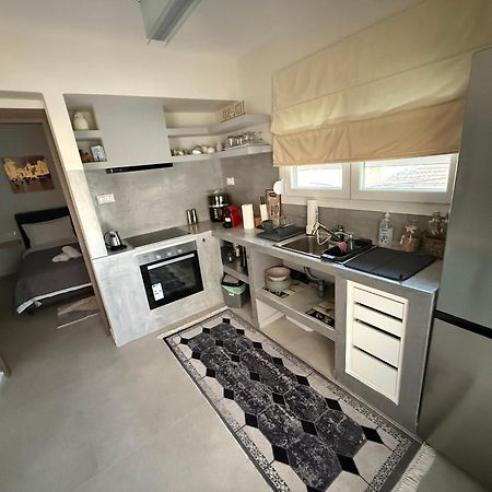 Апартаменты Modern Family Retreat Волос Экстерьер фото