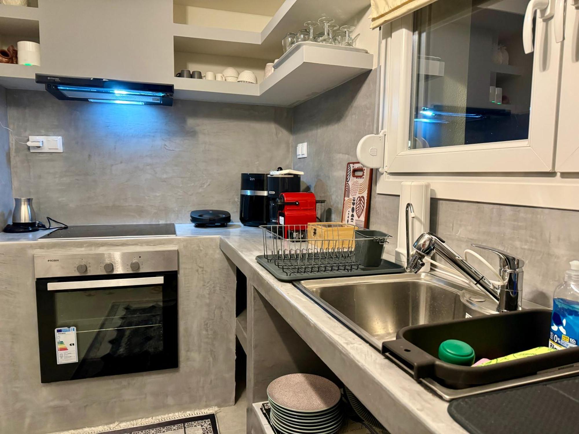 Апартаменты Modern Family Retreat Волос Экстерьер фото
