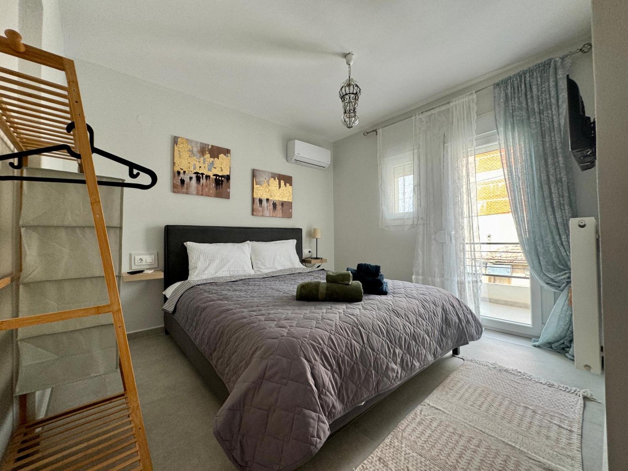 Апартаменты Modern Family Retreat Волос Экстерьер фото