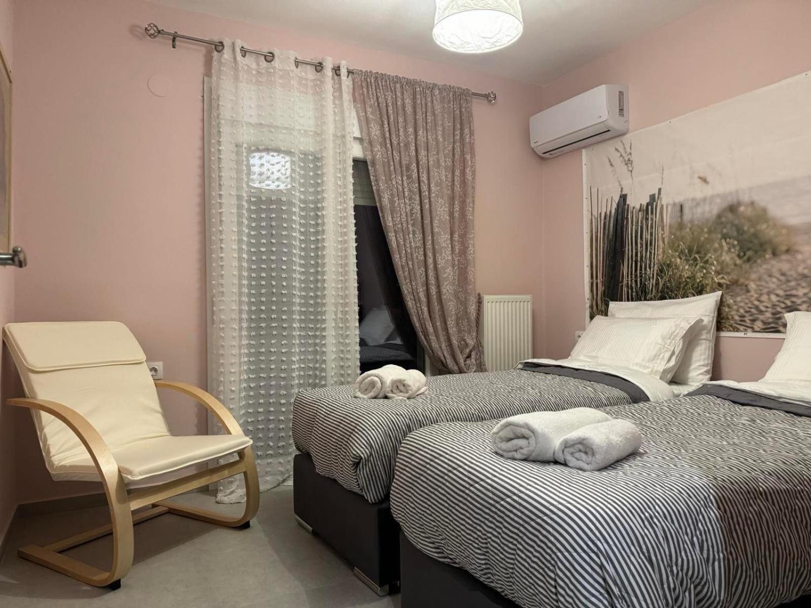 Апартаменты Modern Family Retreat Волос Экстерьер фото